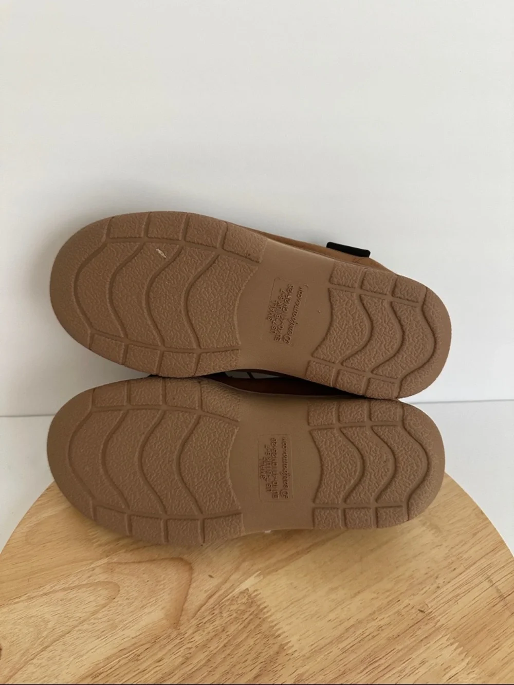 Dearfoams Mens Memory Foam Slip-On Slippers